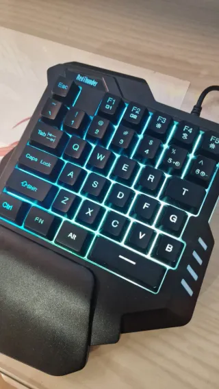 Teclado Gaming RedThunder Una Mano RGB