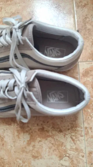 Zapatillas Vans Beige y Blancas