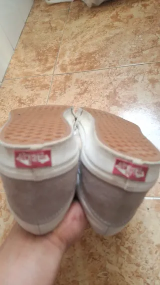 Zapatillas Vans Beige y Blancas