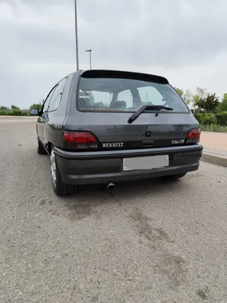 Renault Clio 1.8 16v