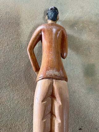 Figura de madera hombre traje