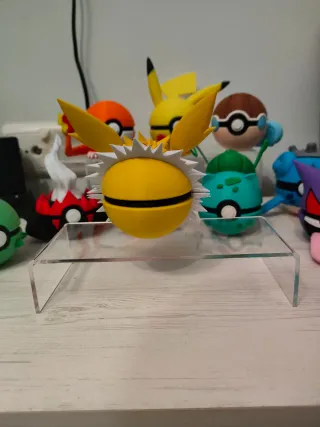 Pokéball Jolteon Figura Coleccionable