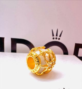 Pandora Charm Dorado y Blanco