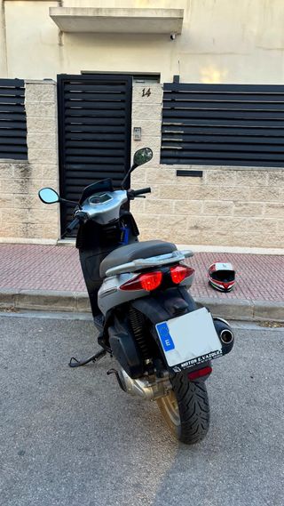 Aprilia Sportcity 250 Maxi Scooter