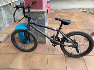 Bicicleta BMX negra