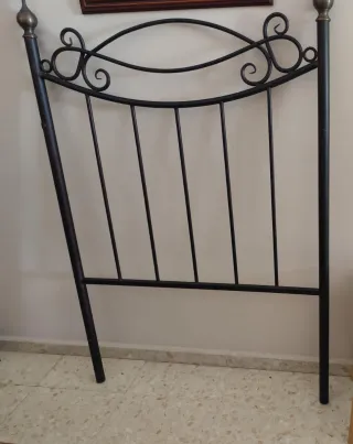 Cabecero de hierro forjado negro y dorado