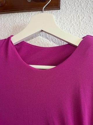 Vestido largo fucsia con aberturas