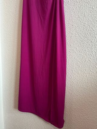 Vestido largo fucsia con aberturas