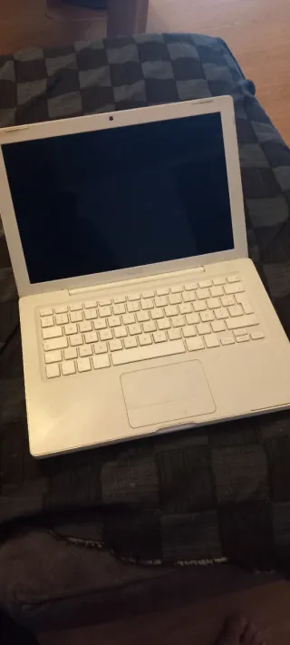 Apple MacBook Blanco escucho ofertas es frances