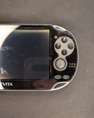 PSVita + Caricatore + SD + Accessori