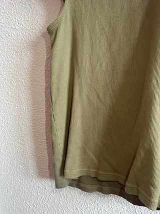 Vestido verde caqui con aberturas