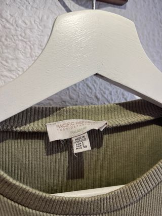 Vestido verde caqui con aberturas