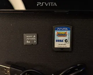 PSVita Slim Negra + SD (SONY) + JUEGOS + Accesorio