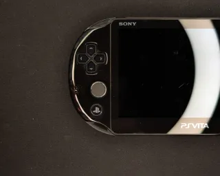 PSVita Slim Negra + SD (SONY) + JUEGOS + Accesorio