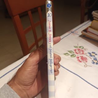#8-036. Junie B Jones y el pastel peligroso