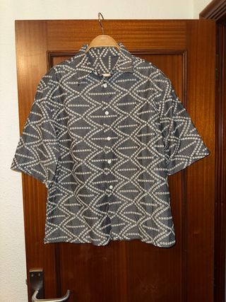 Camisa Estampada Gris Manga Corta Hombre Talla M