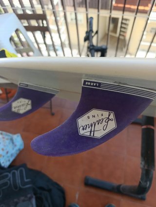 Tabla de surf Bestow medida 5.11. con quillas incl