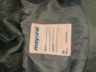 Chaleco azul con capucha