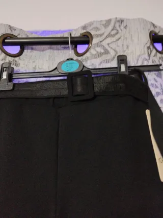 Pantalones negros acampanados