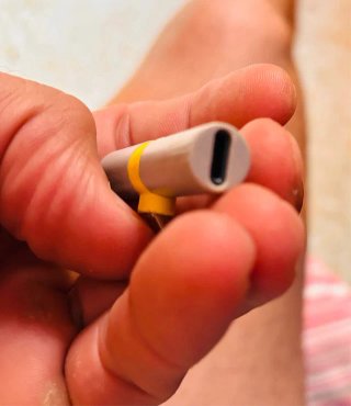 Adaptador Lightning Gris y Amarillo