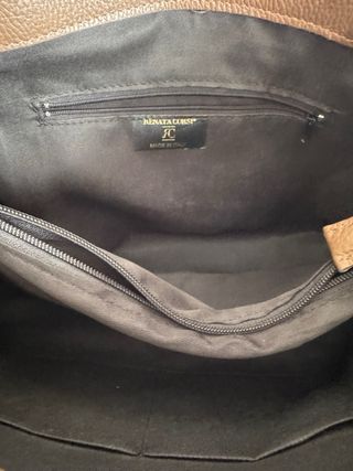 Bolso de piel plateado con pelo