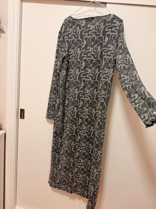 Vestido estampado gris manga larga