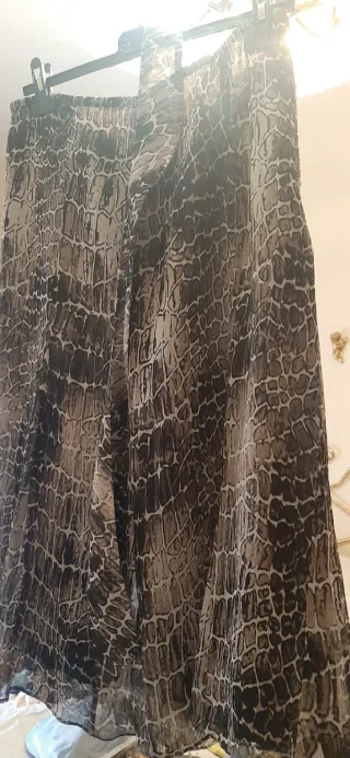 Falda estampada marrón y gris