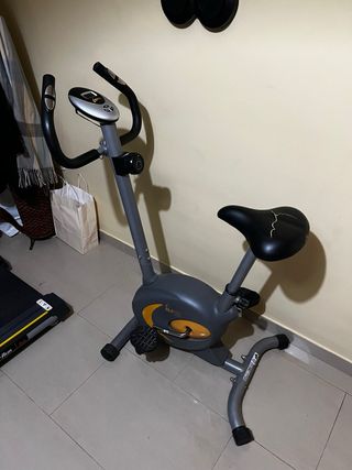 Bicicleta Estática Gris y Naranja