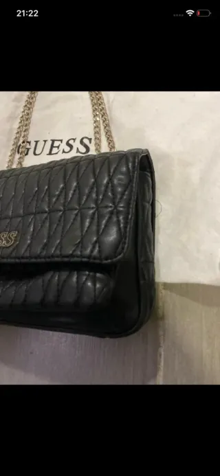 Borsa Guess nera trapuntata con catena