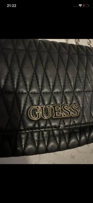 Borsa Guess nera trapuntata con catena
