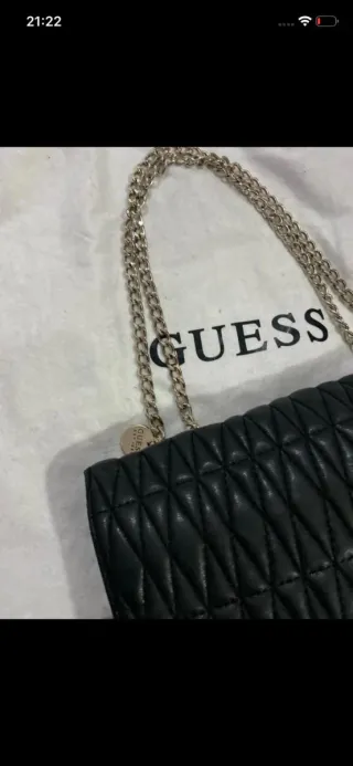 Borsa Guess nera trapuntata con catena