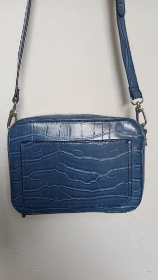 Bolso Parfois azul efecto piel cocodrilo