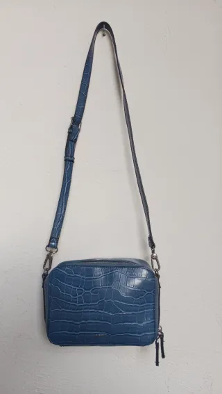 Bolso Parfois azul efecto piel cocodrilo