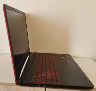 ASUS FX505DY  Negra y Roja