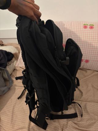 Mochila negra militar con compartimentos 45 litros