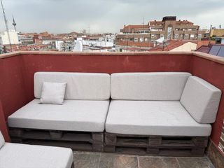 3 bancos palets + mesa ruedas + 8 cojines