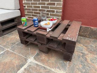 3 bancos palets + mesa ruedas + 8 cojines