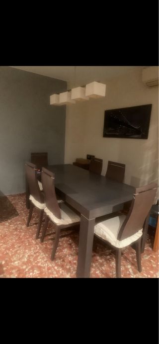 Mesa de comedor y sillas