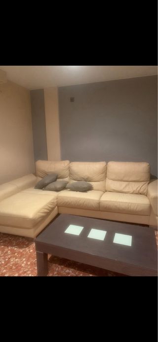 Mesa de comedor y sillas