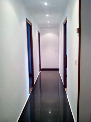 Se vende piso con tres habitaciones y un baño