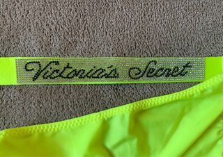 Tanga Victoria's Secret Amarillo Brillantes