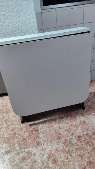 Mesa de cocina plegable blanca y negra