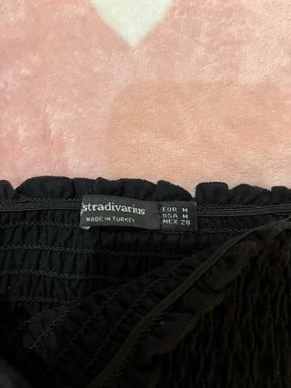 Crop Top negro hombros descubiertos Stradivarius M