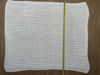 Mantita en crochet fantasía con relieve y calados