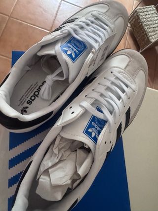 Zapatillas Nuevas Blancas y negras