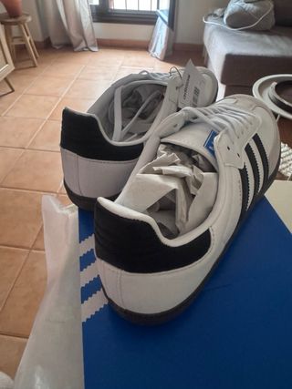 Zapatillas Nuevas Blancas y negras