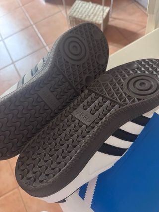 Zapatillas Nuevas Blancas y negras