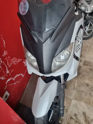 Yamaha XMAX 250