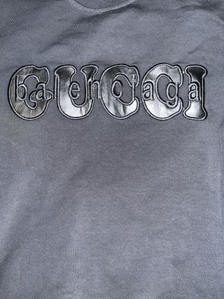 Sudadera Gucci Negra con Logo Dorado