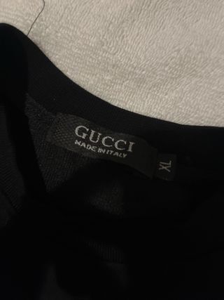Sudadera Gucci Negra con Logo Dorado